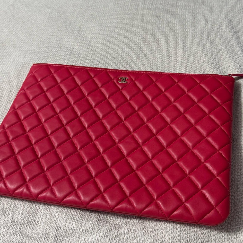 BNWT Chanel Red Quilted Pouch Clutch O Case Lg